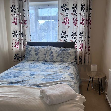 Newport Pagnel Guest House นิวพอร์ตแพกเนลล์ ภายนอก รูปภาพ